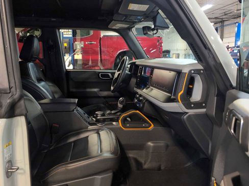 Used 2022 Ford Bronco Badlands w/ Sasquatch Package AWD/4WD image 27