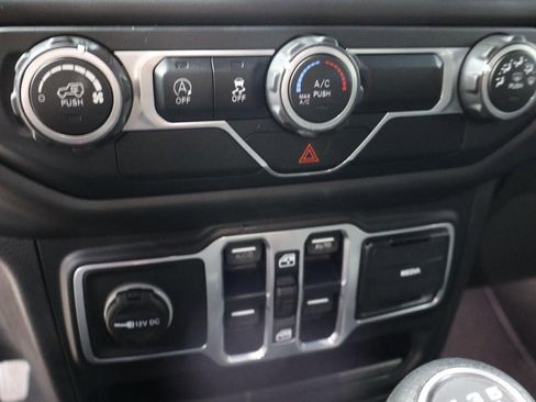 Used 2018 Jeep Wrangler Unlimited Sport S image 14