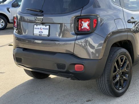 Used 2017 Jeep Renegade Altitude image 8