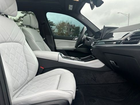 Used 2025 BMW X5 M60i w/ Executive Package image 27