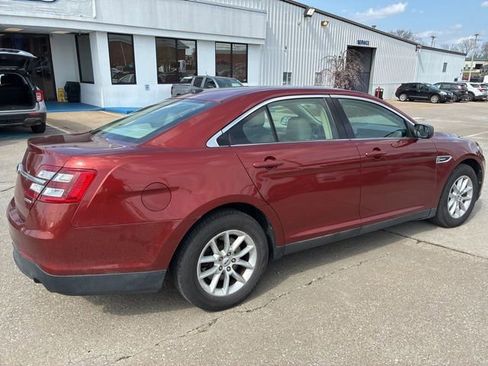 Used 2014 Ford Taurus SE image 6