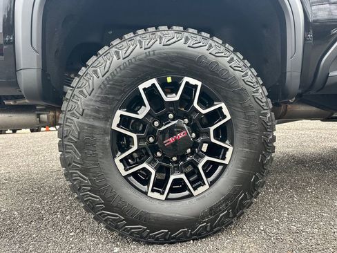 New 2026 GMC Sierra 2500 AT4X w/ LPO, Black Badging Package image 18