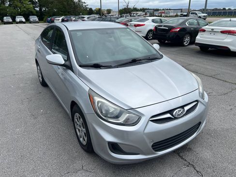 Used 2013 Hyundai Accent GLS FWD image 4