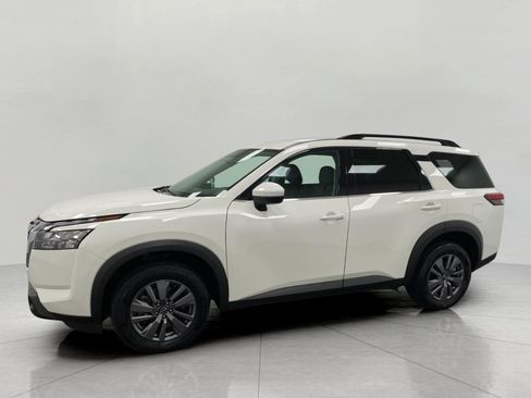 Used 2025 Nissan Pathfinder SV AWD/4WD image 9