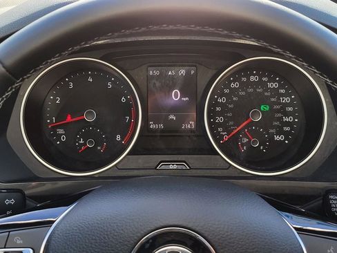 Used 2021 Volkswagen Tiguan SE w/ Panoramic Sunroof Package image 33