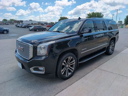 Used 2017 GMC Yukon XL Denali w/ Open Road Package AWD/4WD image 4