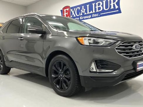 Used 2019 Ford Edge Titanium FWD image 4
