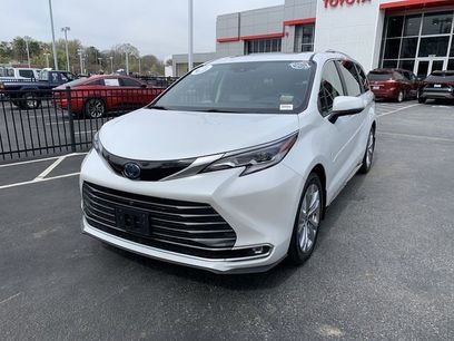 Used 2023 Toyota Sienna Platinum