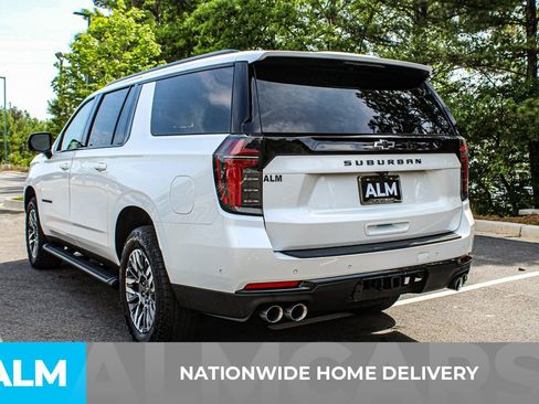 Used 2025 Chevrolet Suburban Z71 AWD/4WD image 5