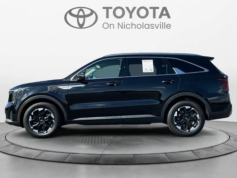 Used 2024 Kia Sorento S FWD image 2