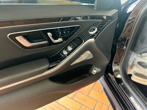Used 2022 Mercedes-Benz S 580 4MATIC Sedan w/ AMG Line Package image 14