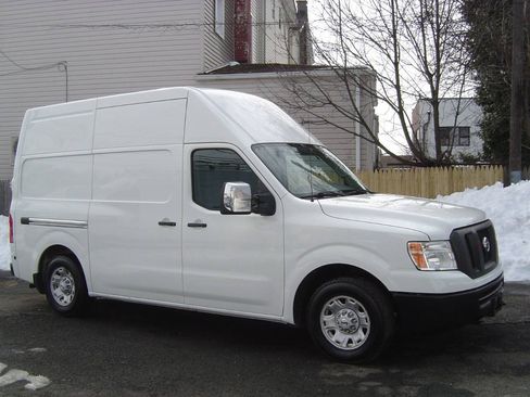 Used 2018 Nissan NV 2500 SV RWD image 3