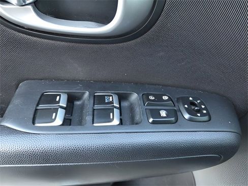 Used 2019 Kia Soul Base image 19