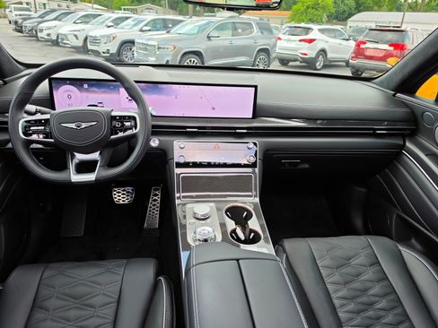 Used 2025 Genesis GV80 3.5T e-SC AWD/4WD image 9