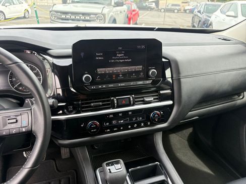 Used 2025 Nissan Pathfinder SV image 17