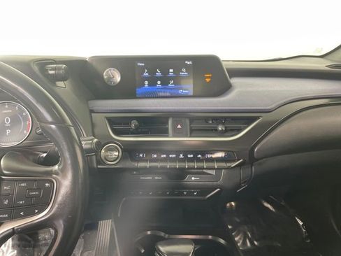 Used 2019 Lexus UX 200 w/ Premium Package image 18
