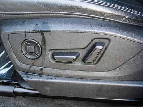 Used 2022 Audi e-tron Premium w/ Convenience Plus Package image 21