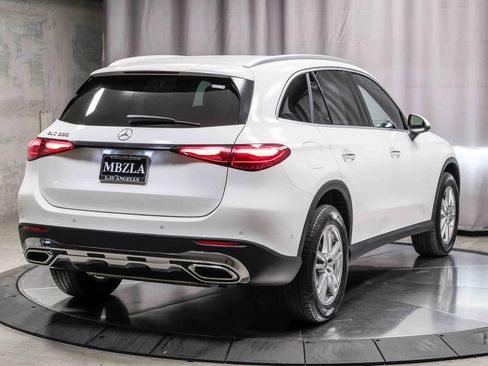 Certified 2025 Mercedes-Benz GLC 300 image 4