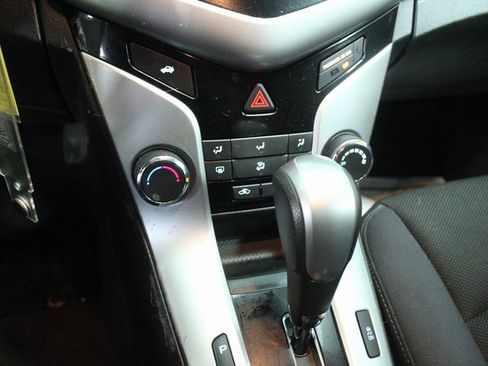 Used 2015 Chevrolet Cruze LT image 16