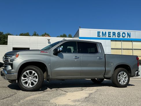 Used 2023 Chevrolet Silverado 1500 LTZ w/ LTZ Convenience Package II AWD/4WD image 3