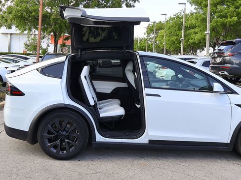 Used 2022 Tesla Model X AWD/4WD image 26