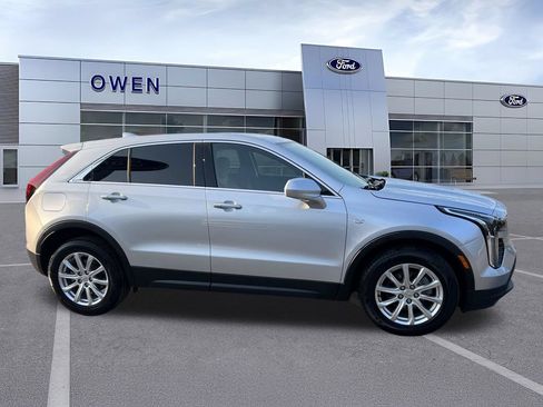 Used 2020 Cadillac XT4 Luxury w/ Cold Weather Package AWD/4WD image 4