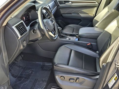 Certified 2022 Volkswagen Atlas SE image 10