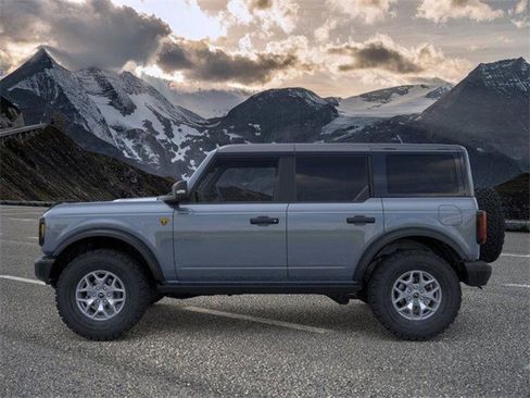 New 2025 Ford Bronco Badlands image 3