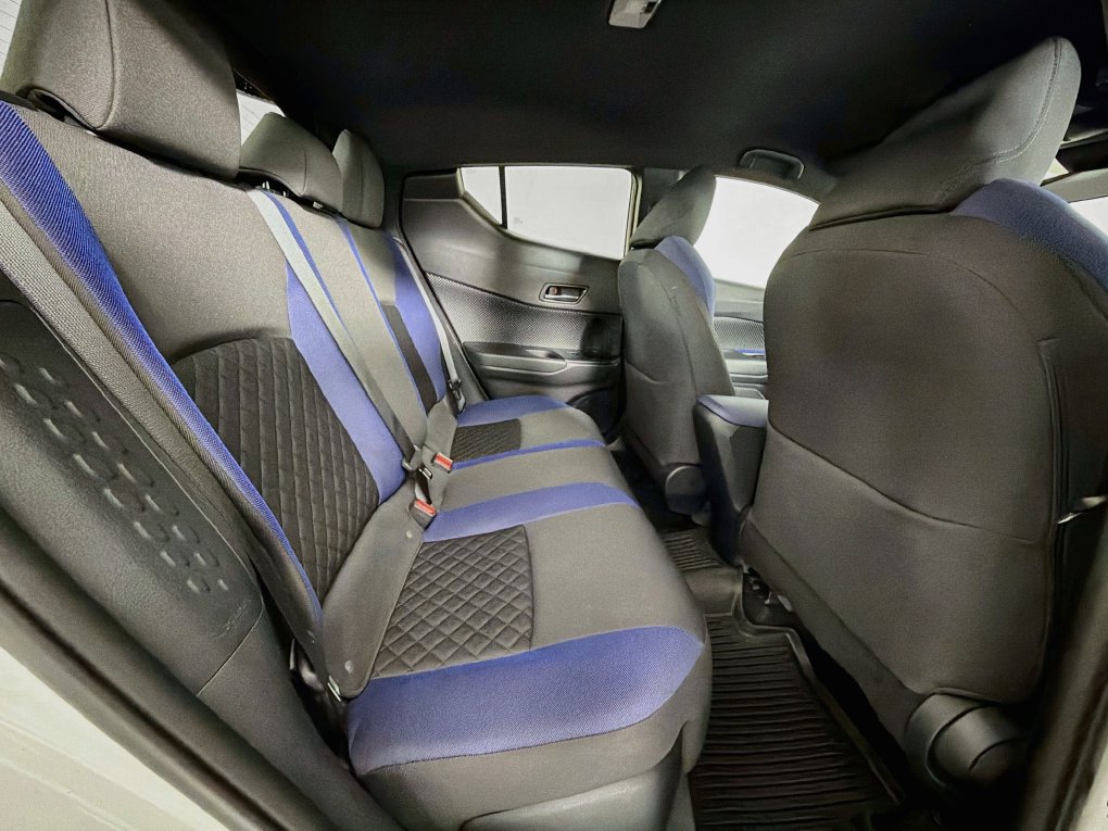 Used 2022 Toyota C-HR XLE FWD image 28
