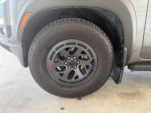 Used 2025 Nissan Frontier Pro-X RWD image 13