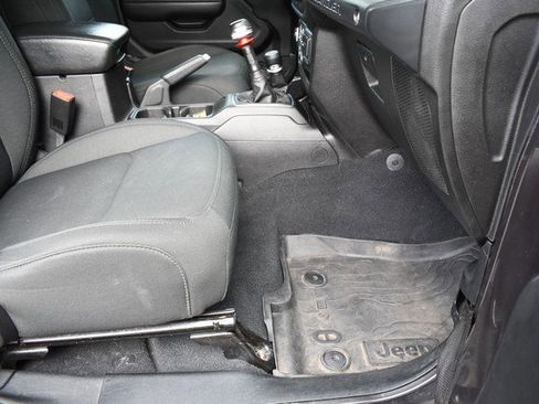 Used 2018 Jeep Wrangler Unlimited Sport S image 25