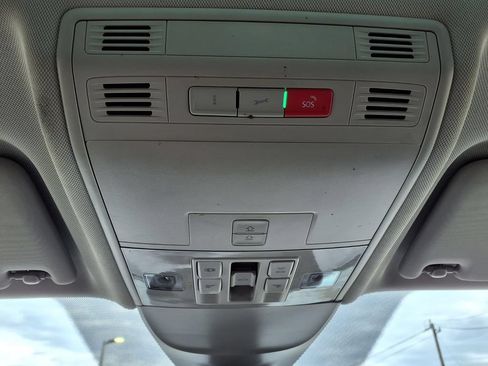 Used 2023 Volkswagen Taos SE w/ Panoramic Sunroof Package FWD image 25