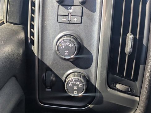 Used 2018 Chevrolet Silverado 1500 LT w/ All Star Edition image 27