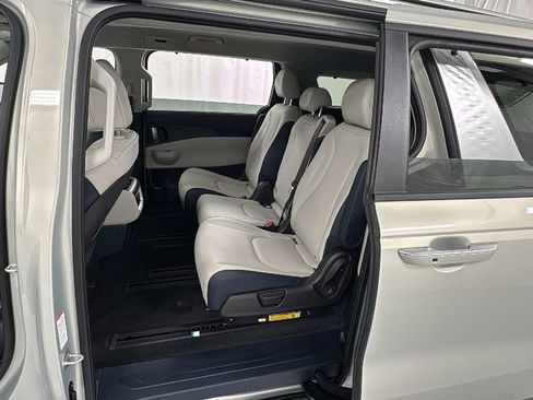 New 2026 Kia Carnival EX FWD image 16