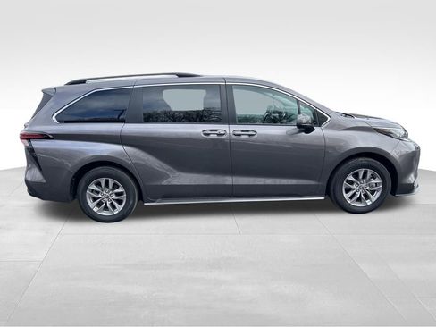Certified 2022 Toyota Sienna LE image 6