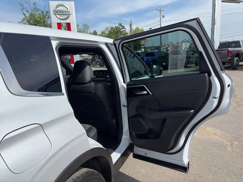 Used 2023 Mitsubishi Outlander SE Black Edition image 22