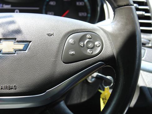 Used 2014 Chevrolet Impala LT w/ Convenience Package FWD image 36