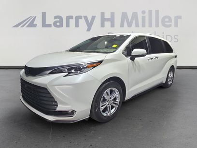 Used 2023 Toyota Sienna Platinum