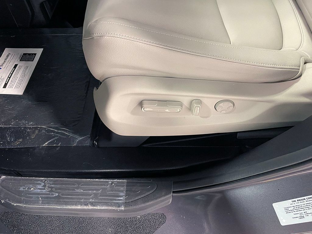 Used 2026 Honda Odyssey EX-L image 17