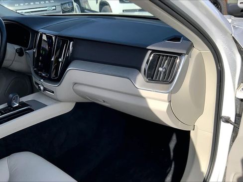 Used 2023 Volvo XC60 B5 Plus image 17