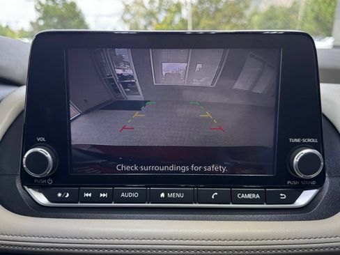 Used 2025 Nissan Rogue SV AWD/4WD image 29