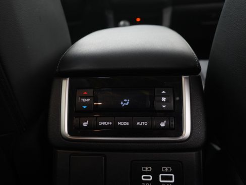 Used 2023 Subaru Ascent Limited w/ Technology Package AWD/4WD image 15