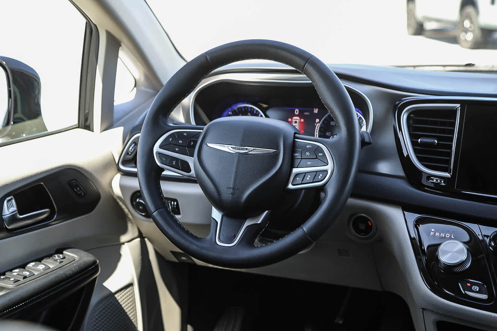 Used 2022 Chrysler Pacifica Touring-L FWD image 14