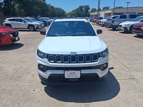 Used 2025 Jeep Compass Latitude w/ Sun & Sound Group AWD/4WD image 5