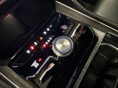 Certified 2024 Jeep Wagoneer L Series III w/ Flexible Seating Group image 24