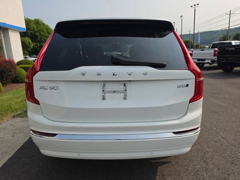 Used 2024 Volvo XC90 B5 Plus AWD/4WD image 4