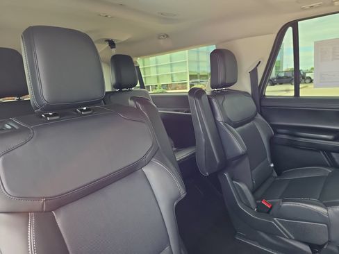 Used 2025 Ford Expedition Max Platinum w/ Driver's Package AWD/4WD image 35