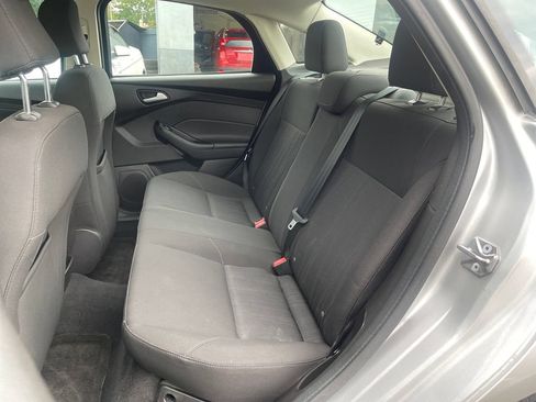 Used 2016 Ford Focus SE w/ SE Power Seat Package FWD image 17