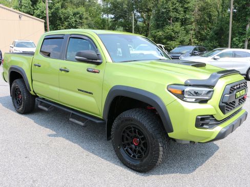 Used 2022 Toyota Tacoma SR5 AWD/4WD image 10