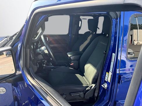 Used 2018 Jeep Wrangler Unlimited Sahara AWD/4WD image 26